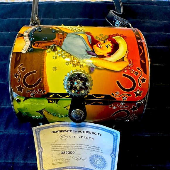 Little Earth purse with duster bag and certificate. Happy Trails - Picture 1 of 4